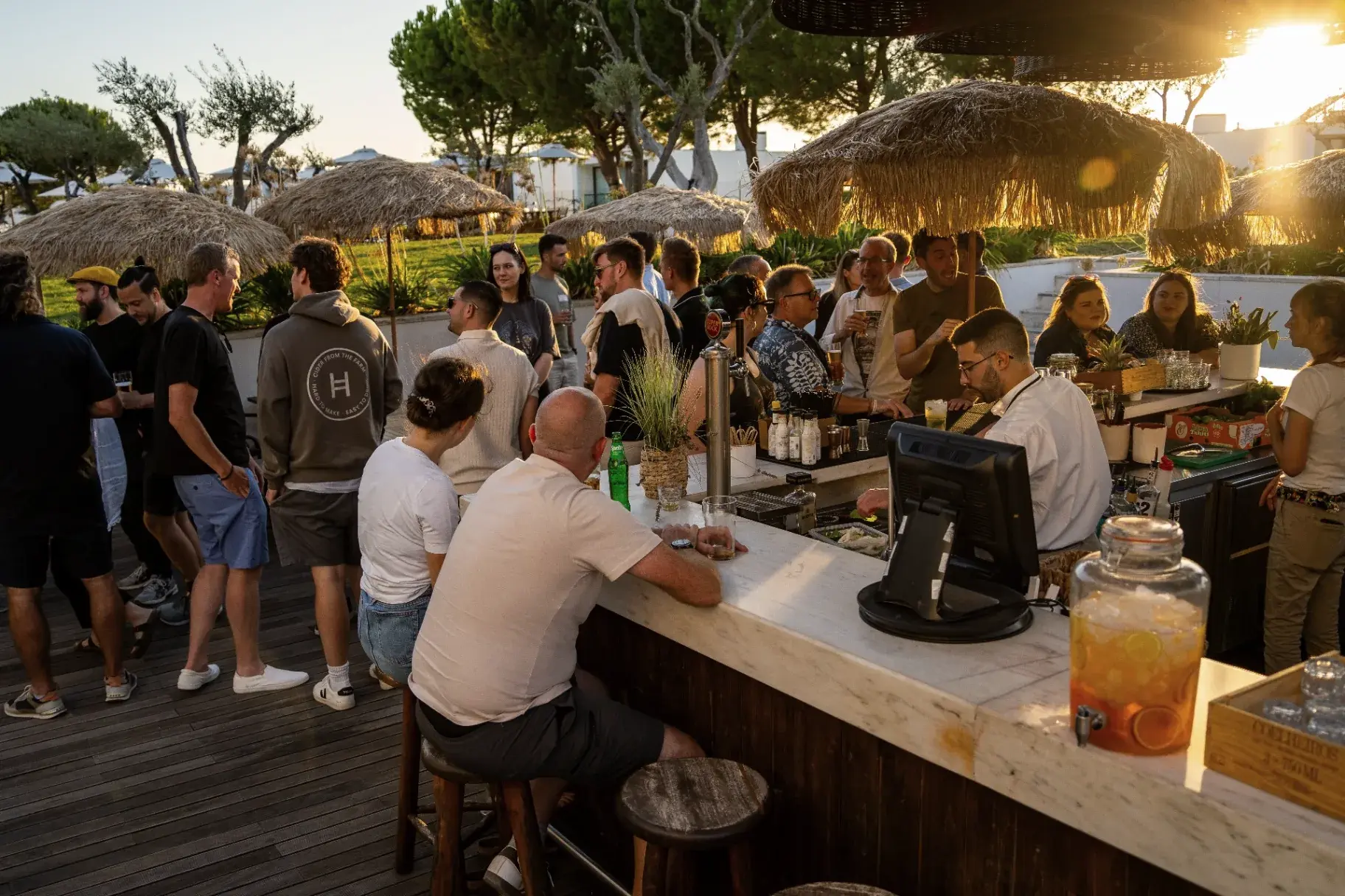 outdoor-bar