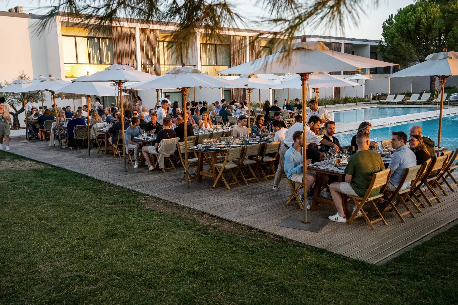 poolside-dinner